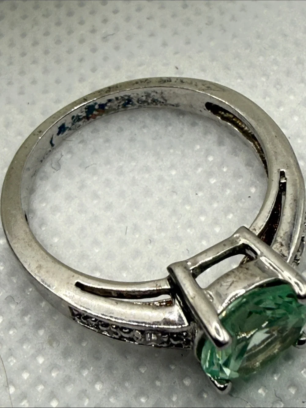 Vintage synthetic Green Spinel Round-Cut Solitaire Cz Ring rhodium plated